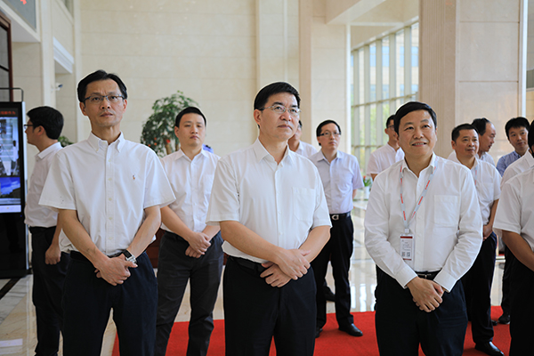 2018年金华市委书记陈龙来集团调研，充分肯定集团在“数字经济、创新驱动、绿色发展”等方面所做的工作